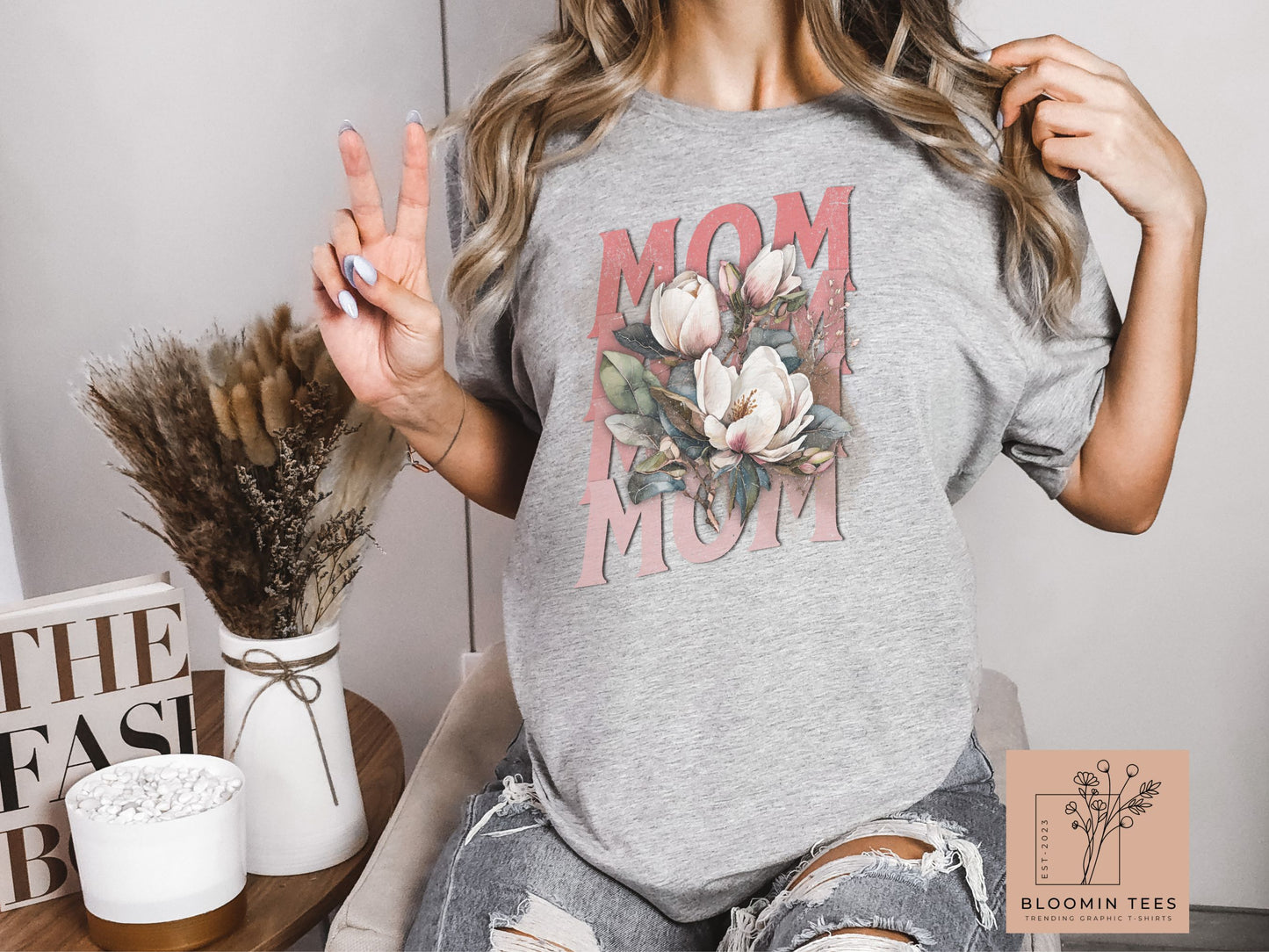 Mom Floral Graphic Tee, Vintage Style Graphic T-shirt, Mother's Day T-shirt, Simple Classic Tee for Mom, Mom Life