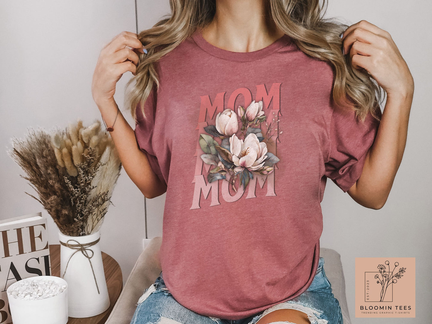 Mom Floral Graphic Tee, Vintage Style Graphic T-shirt, Mother's Day T-shirt, Simple Classic Tee for Mom, Mom Life